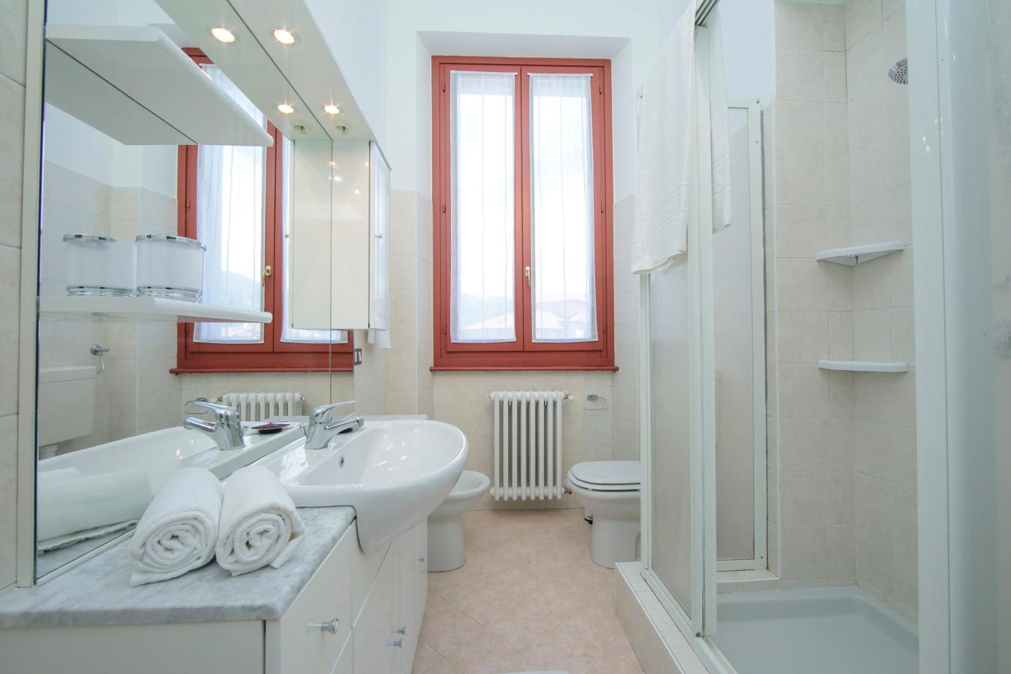 Residenza Oleandro Lake View Luino Center - Happy Rentals Εξωτερικό φωτογραφία